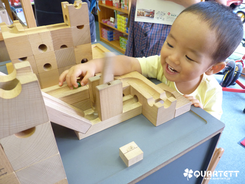 140720 キュボロで遊ぶたつろうくん(1歳9ヶ月)_02