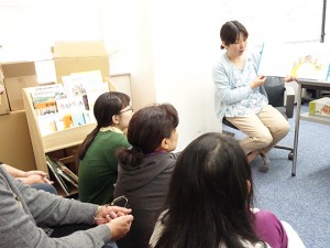 絵本読み聞かせ、保育