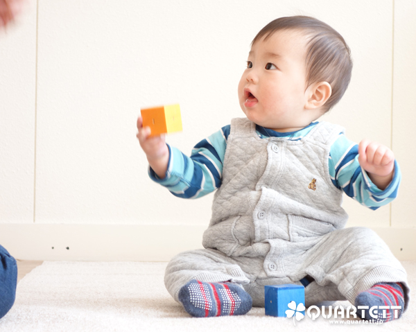 【初めての積木★ベビーキューブ】0歳さんにオススメ!赤ちゃんの好奇心をさそう