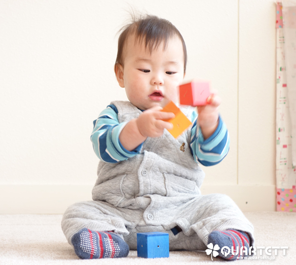 【初めての積木★ベビーキューブ】0歳さんにオススメ!赤ちゃんの好奇心をさそう