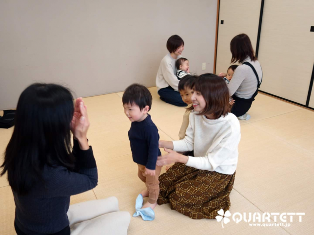 6ヶ月から絵本と玩具とわらべ歌を学ぶカルテット幼児教室