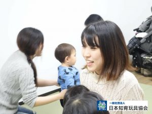 6ヵ月から絵本、おもちゃ、わらべうたで生きる力を育てるカルテット幼児教室