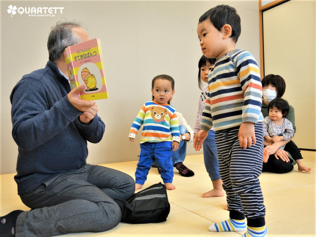 絵本の世界に入り込んでいくお子さん