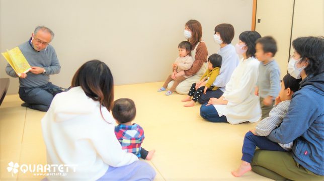 絵本の読み聞かせ