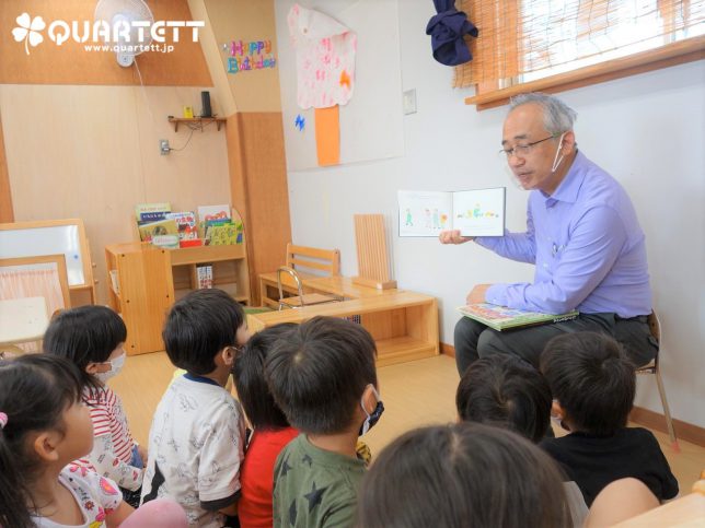 絵本の読み聞かせ