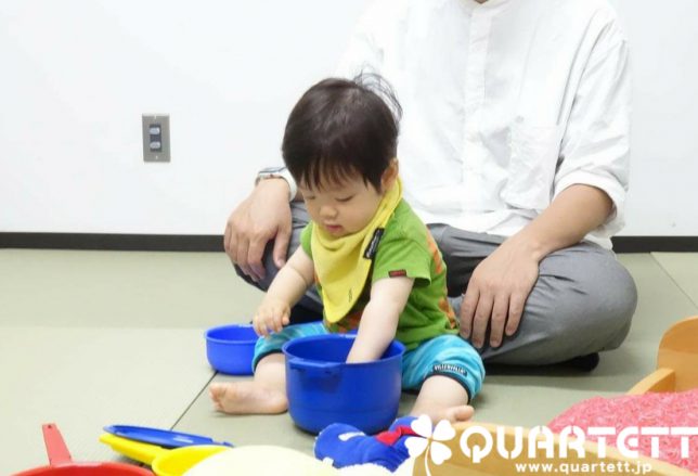 知育玩具で遊ぶ_カルテット幼児教室