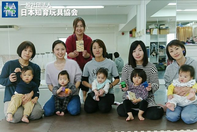 お母さんの笑顔_カルテット幼児教室