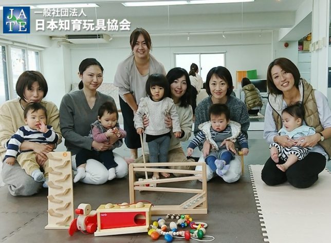お母さんの笑顔_カルテット幼児教室