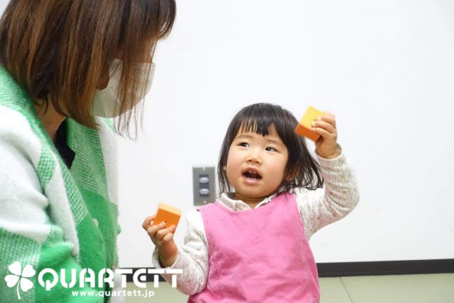 積木を楽しむ子ども
