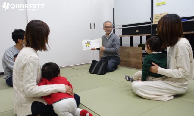 絵本の読み聞かせ