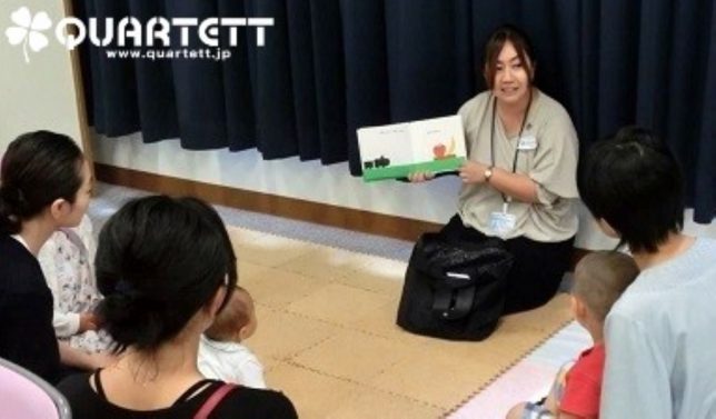 絵本の読み聞かせ