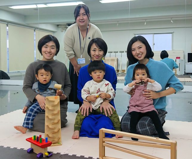 発達をささえるおもちゃと子ども