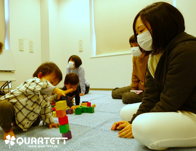 カルテット幼児教室_刈谷_積み木_母親