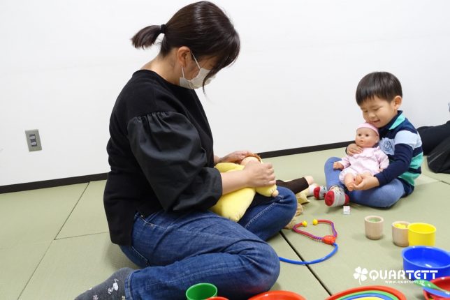 人形抱っこ１