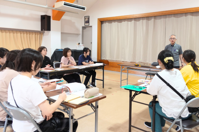 わらべうた保育士研修 藤田代表理事による講義の様子
昔伝えのわらべうた